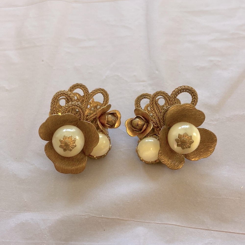 KRAMER - Vintage Antique Gold Clip On Earrings with Mother of Pearl Beads